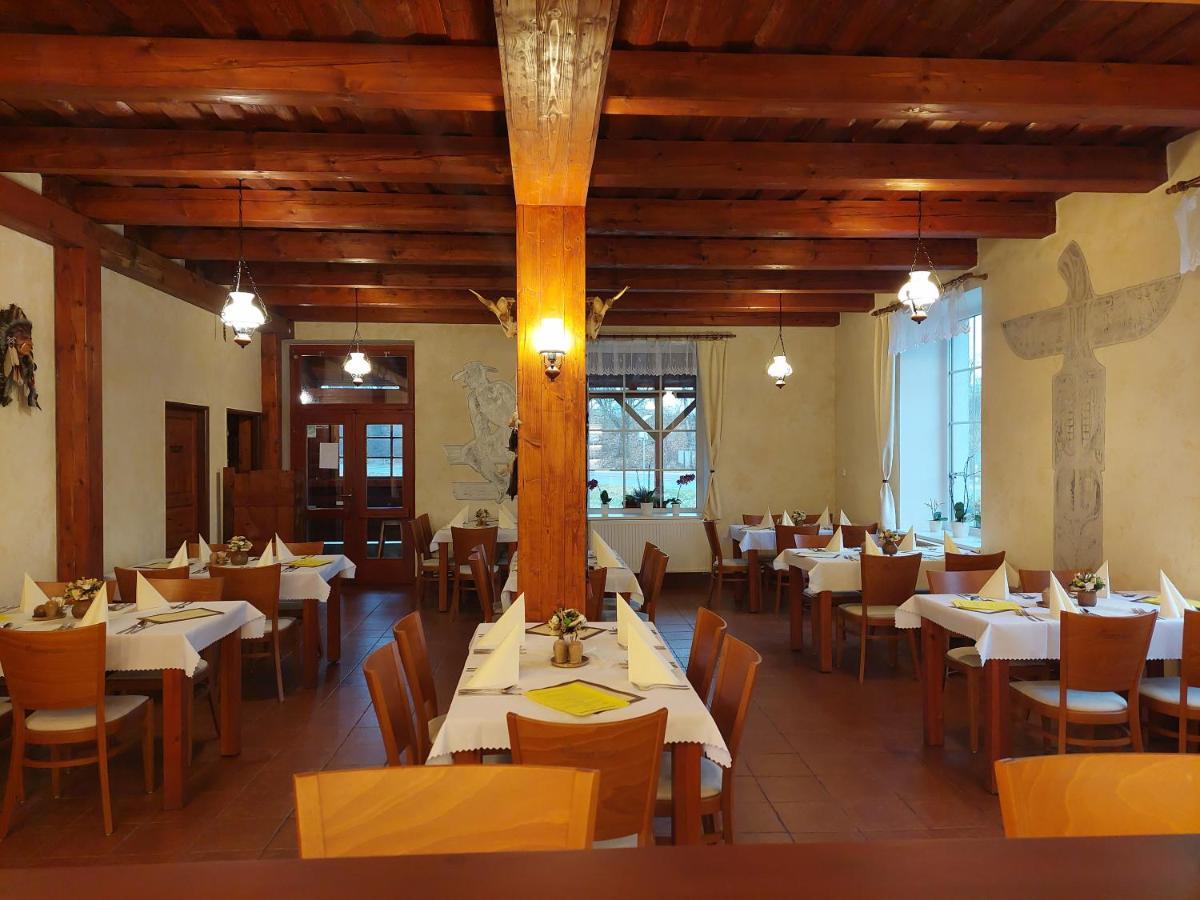 Penzion Country Steak Restaurant Lanškroun Exterior foto
